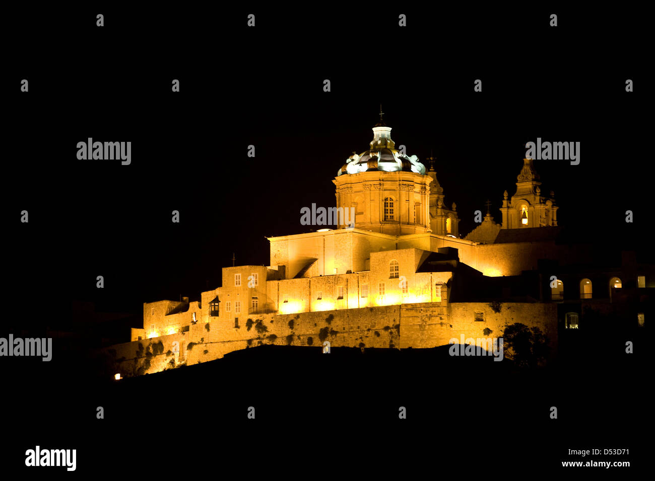 The old capital city of malta mdina night time shot stock photo alamy