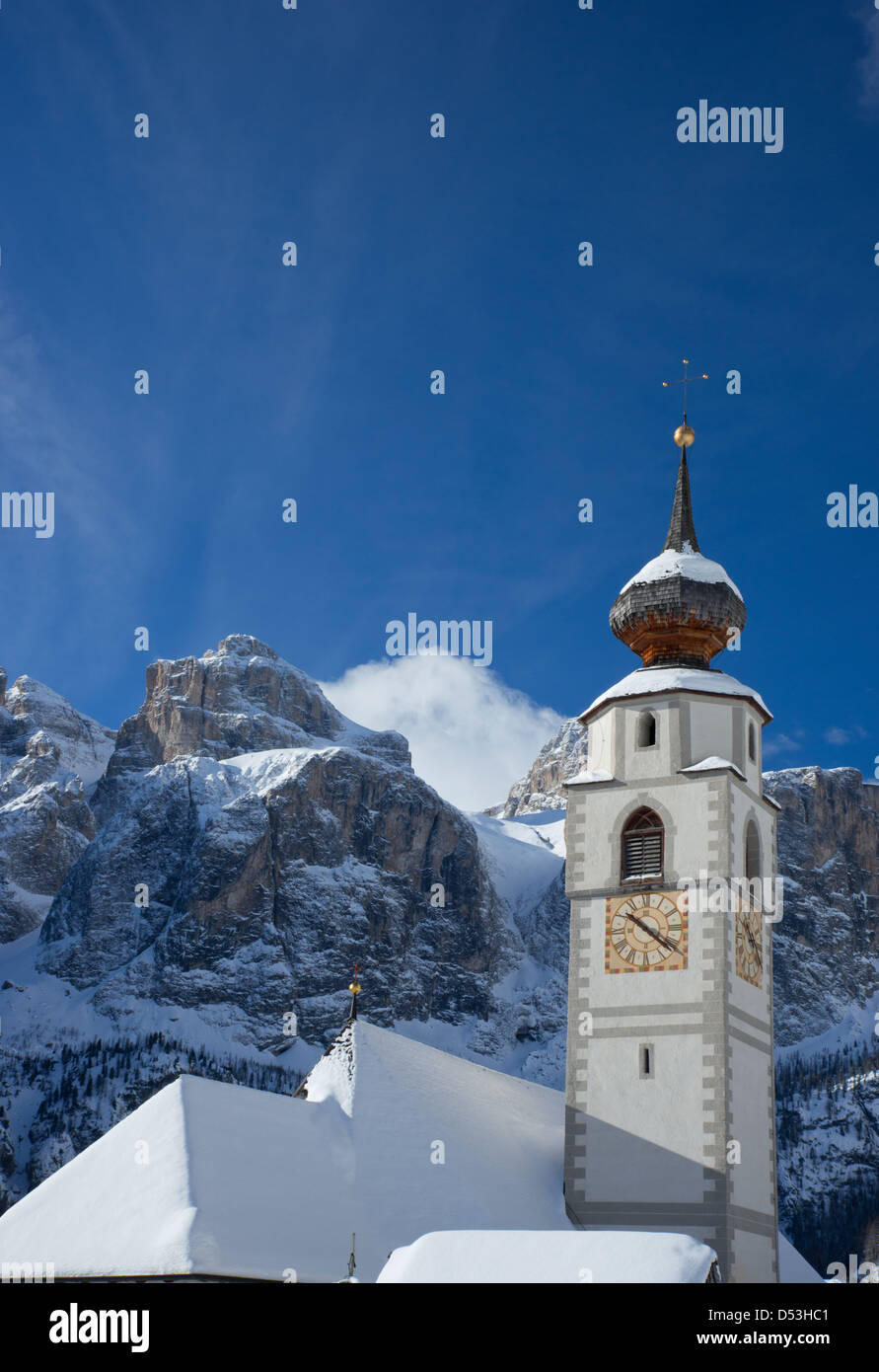 A church in Colfosco in Badia in front of the Sella Massiff mountain range in the Dolomites in the South Tyrol, Italy Stock Photo