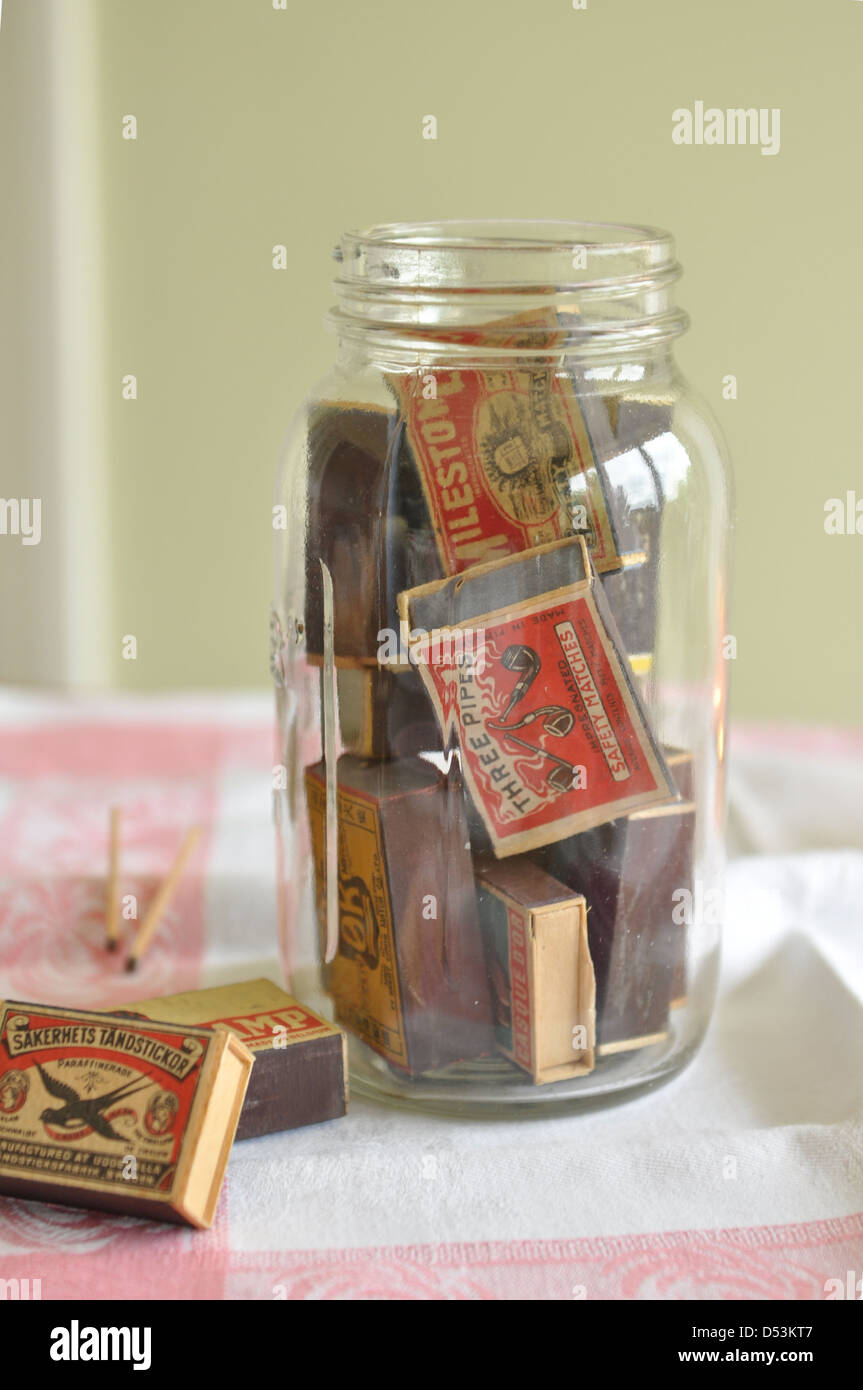 Old matches vintage matchbox hires stock photography and images Alamy