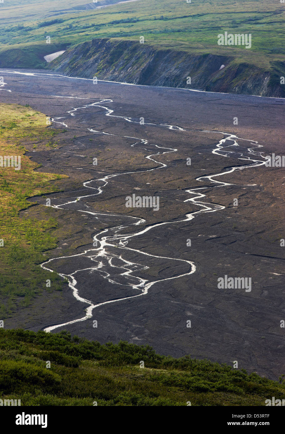 Braided river and gravel riverbed south of Eielson Visitor Center