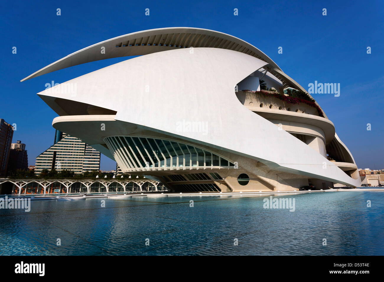 Valencia art and sciences garden hi-res stock photography and images ...