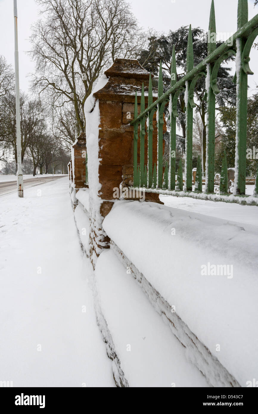 Northampton, UK. 24th March 2013. constant light snow overnight leaveing roads quite this morning. Credit: Keith Smith/ Alamy Live News Stock Photo