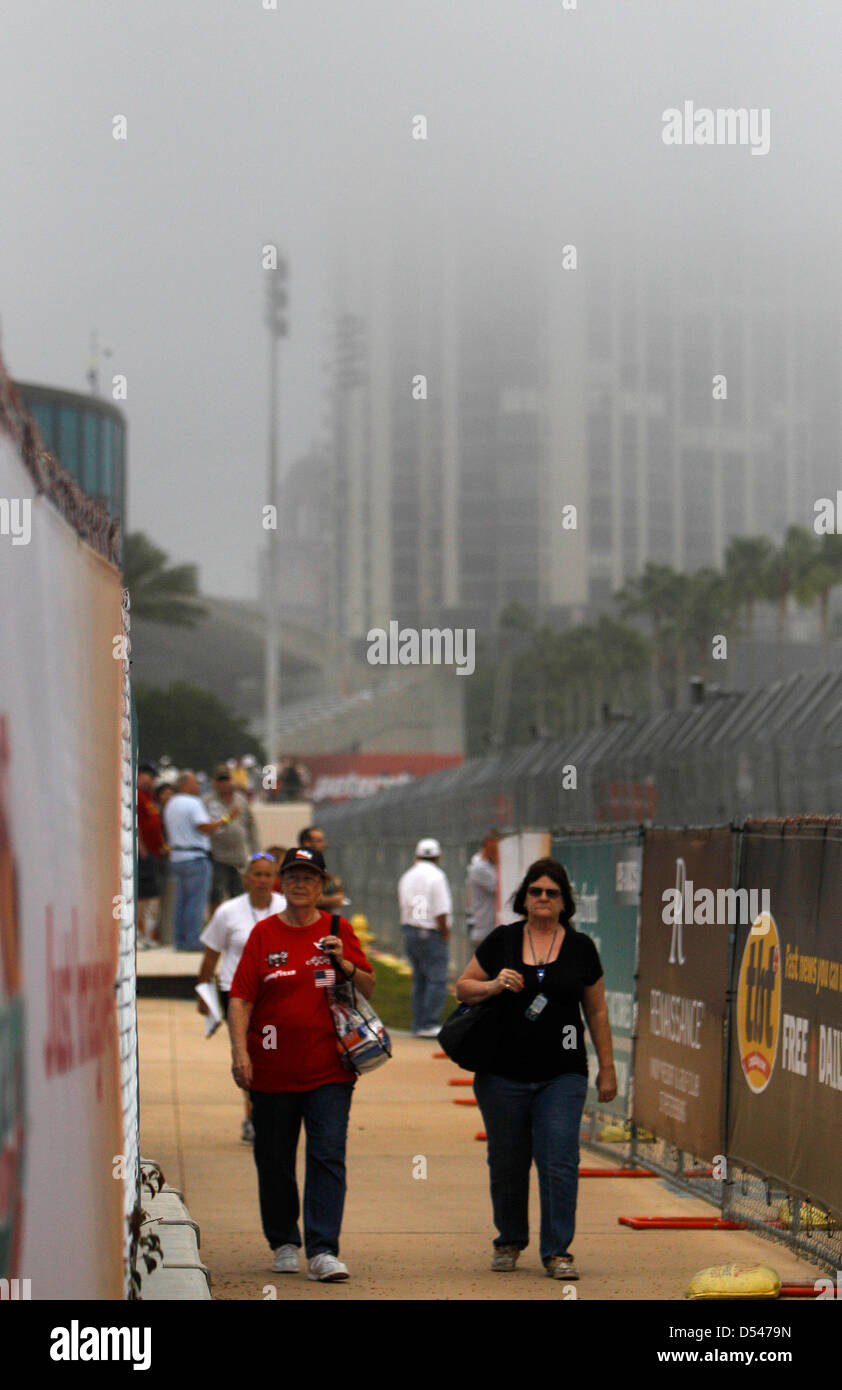 March 24, 2013 - St. Petersburg, Florida, U.S. - DIRK SHADD   |   Times  .Fog descends over the city on a gloomy morning as race fans wander along the track during the IndyCar warm-ups at the Honda Grand Prix of St. Petersburg Sunday morning (03/24/13). The rainy forecast remains a concern as the starts time for the race approaches. (Credit Image: © Dirk Shadd/Tampa Bay Times/ZUMAPRESS.com) Stock Photo