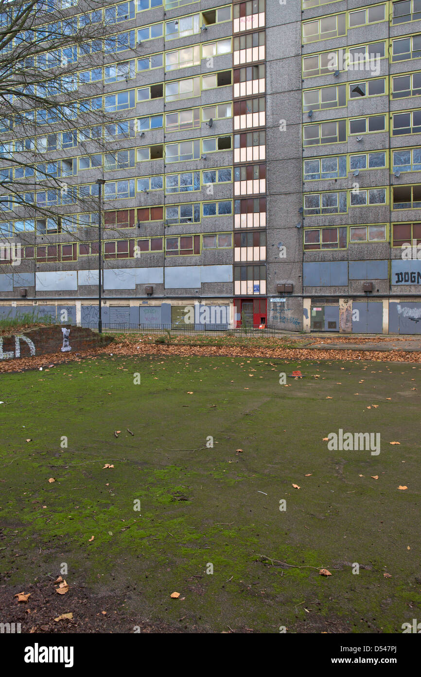 Derelict housing blocks hi-res stock photography and images - Alamy