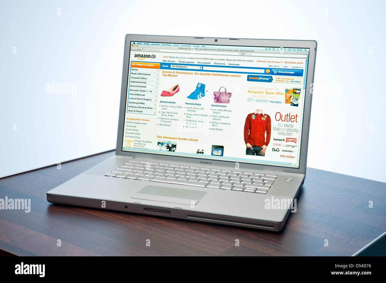 Amazon website, German, Apple MacBook Pro laptop Stock Photo - Alamy
