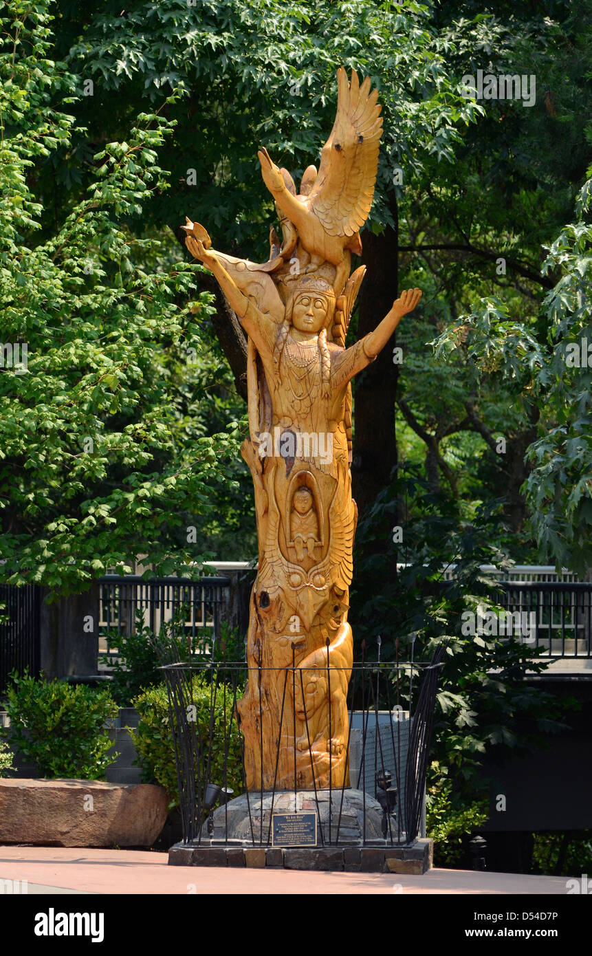Totem sculpture in Ashland, Oregon Stock Photo Alamy