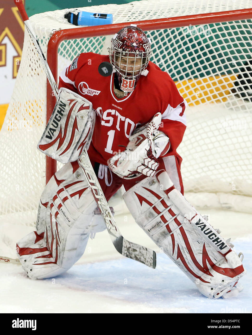 Goalie mask hires stock photography and images Alamy