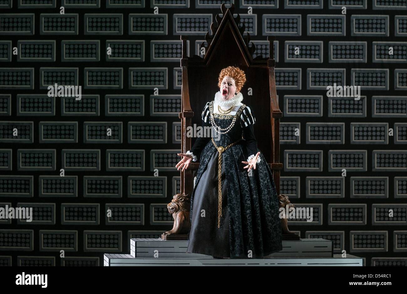 British soprano Amanda Roocroft as 'Queen Elizabeth I' performs during a press rehearsal of Benjamin Britten's 'Gloriana' in Hamburg, Germany, 21 March 2013. The opera production directed by Richard Jones and under the musical direction of Simone Young premieres at the Hamburg State Opera on 24 March 2013. Photo: Markus Scholz Stock Photo