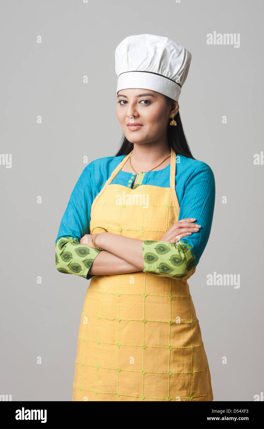 woman chef wearing a white coat ,red apron and a kitchen hood on her head  while smiling 15081017 PNG