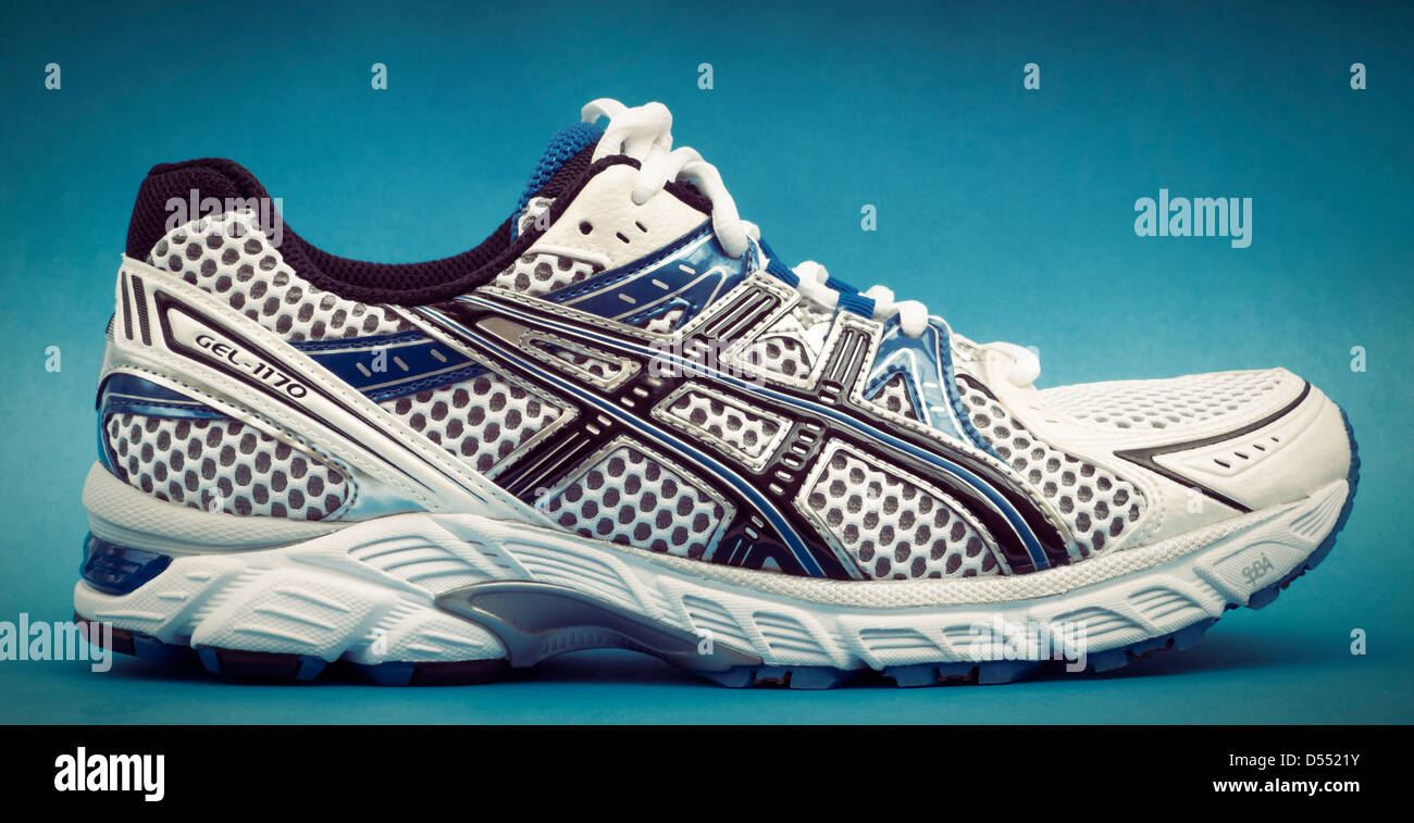 Asics running hi-res stock photography and images - Alamy