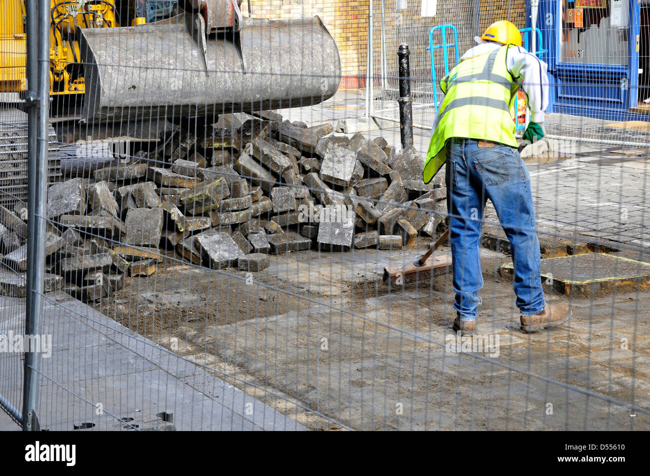 A builder removes the famous cobbles and will be replaced by tarmac ...