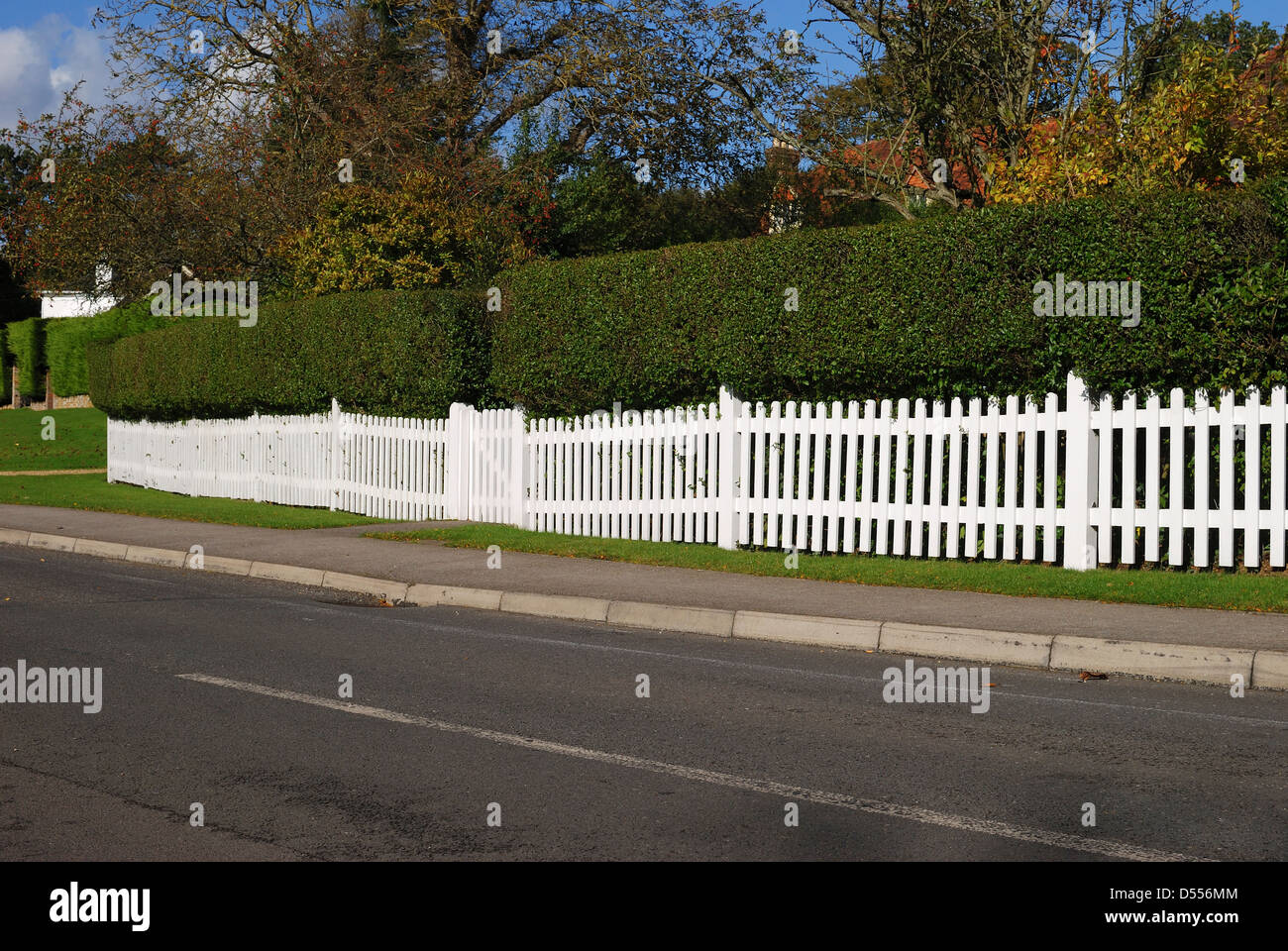 White picket fence sidewalk hi-res stock photography and images - Alamy