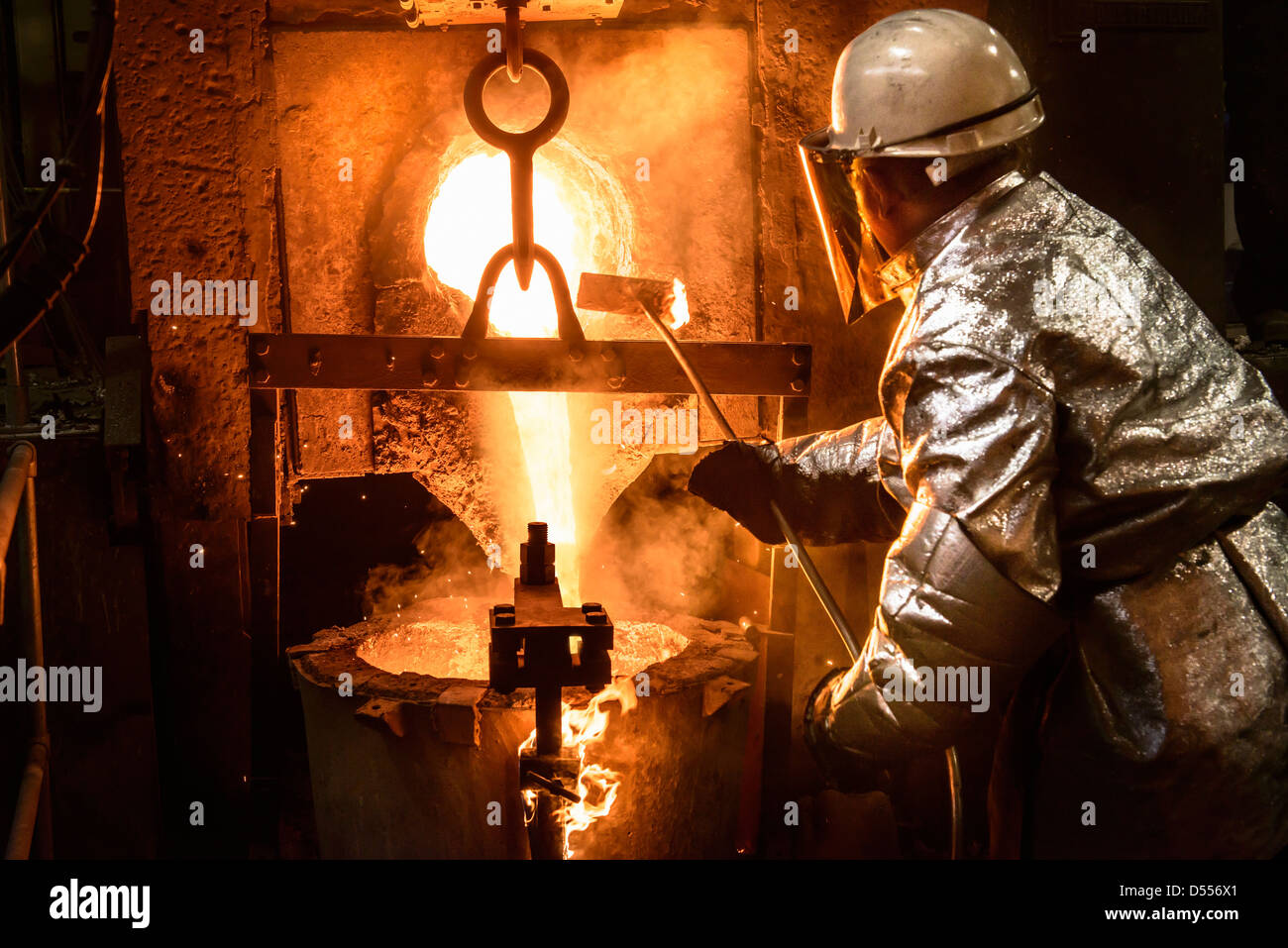 Molten metal hi-res stock photography and images - Alamy