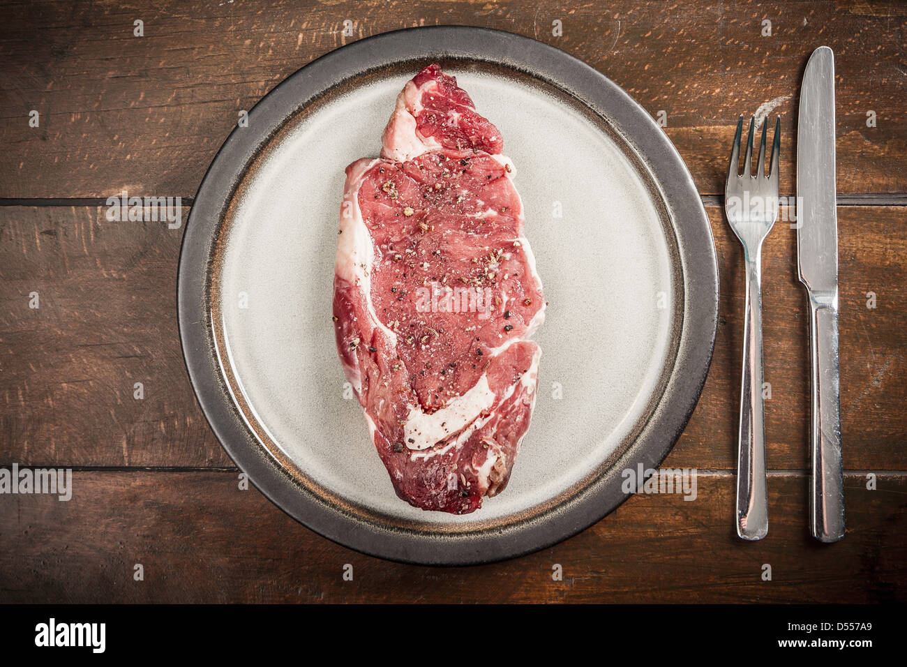 Plate of raw seasoned meat Stock Photo Alamy