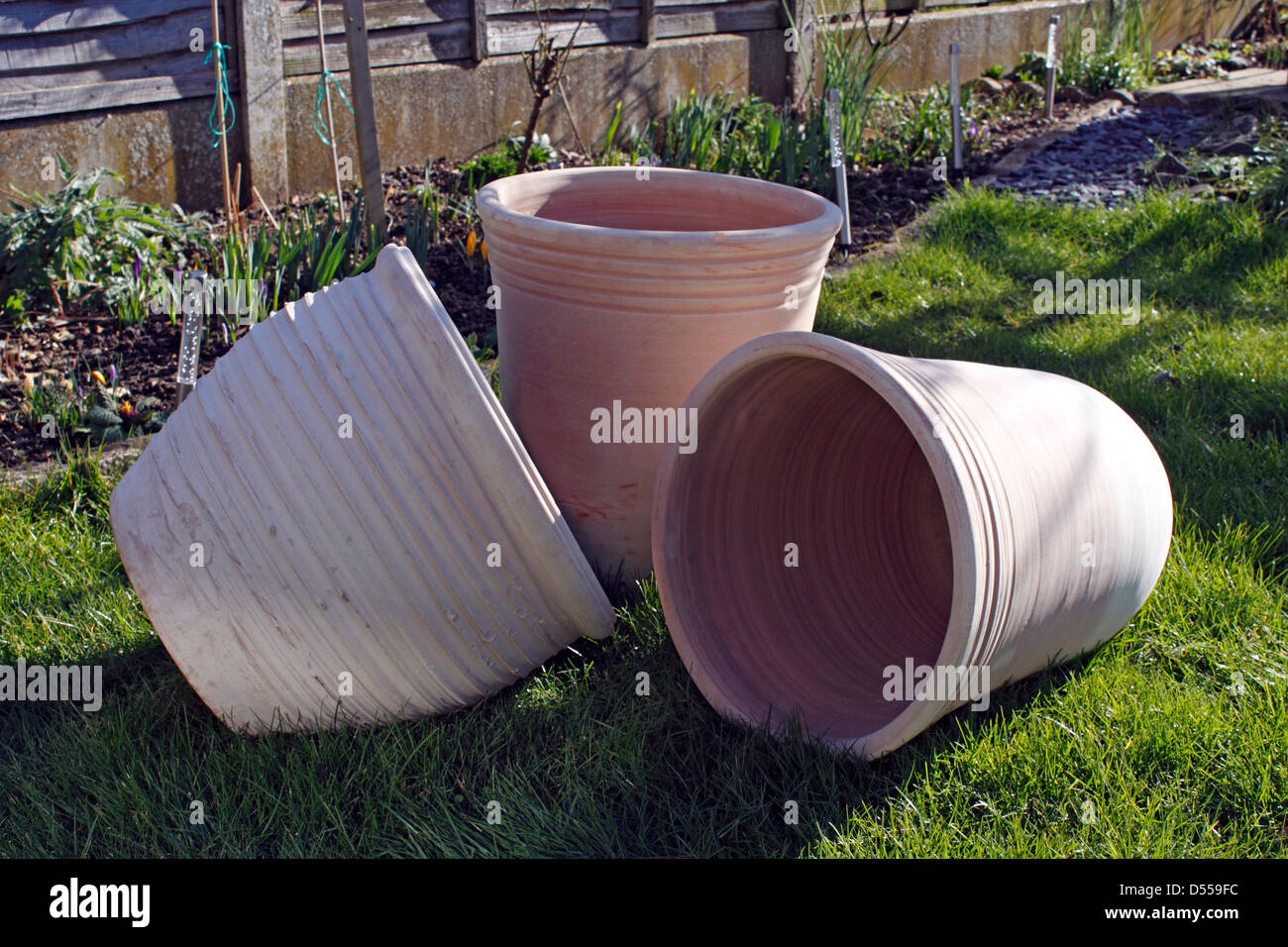 Big garden pots hi-res stock photography and images - Alamy