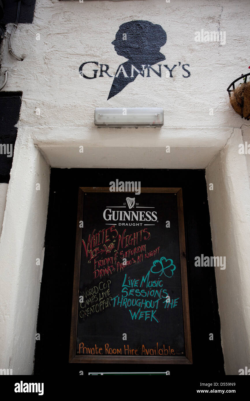 Belfast Northern Ireland Granny's Whites Tavern The Entries Travel Tourism Bar Restaurant Entertainment Music Stock Photo