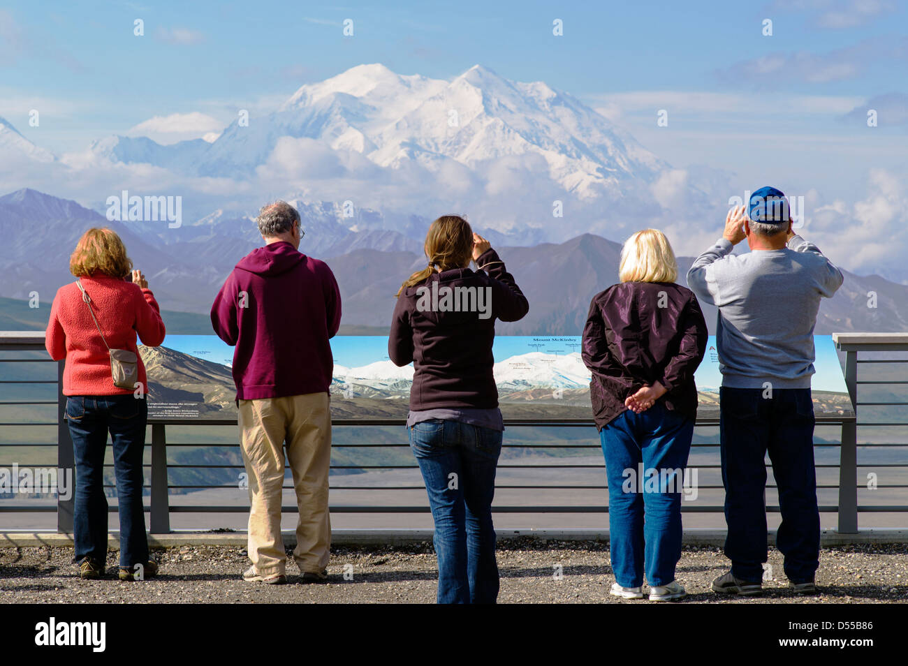 Tourists view Mt. McKinley (Denali Mountain), highest point in North America (20,320') from Eielson Visitor Center, Denali AK Stock Photo