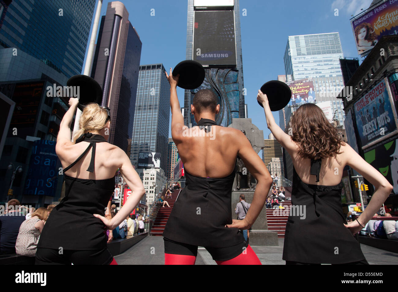 CHICAGO MUSICAL PERFORMERS TIMES SQUARE MIDTOWN MANHATTAN NEW YORK CITY
