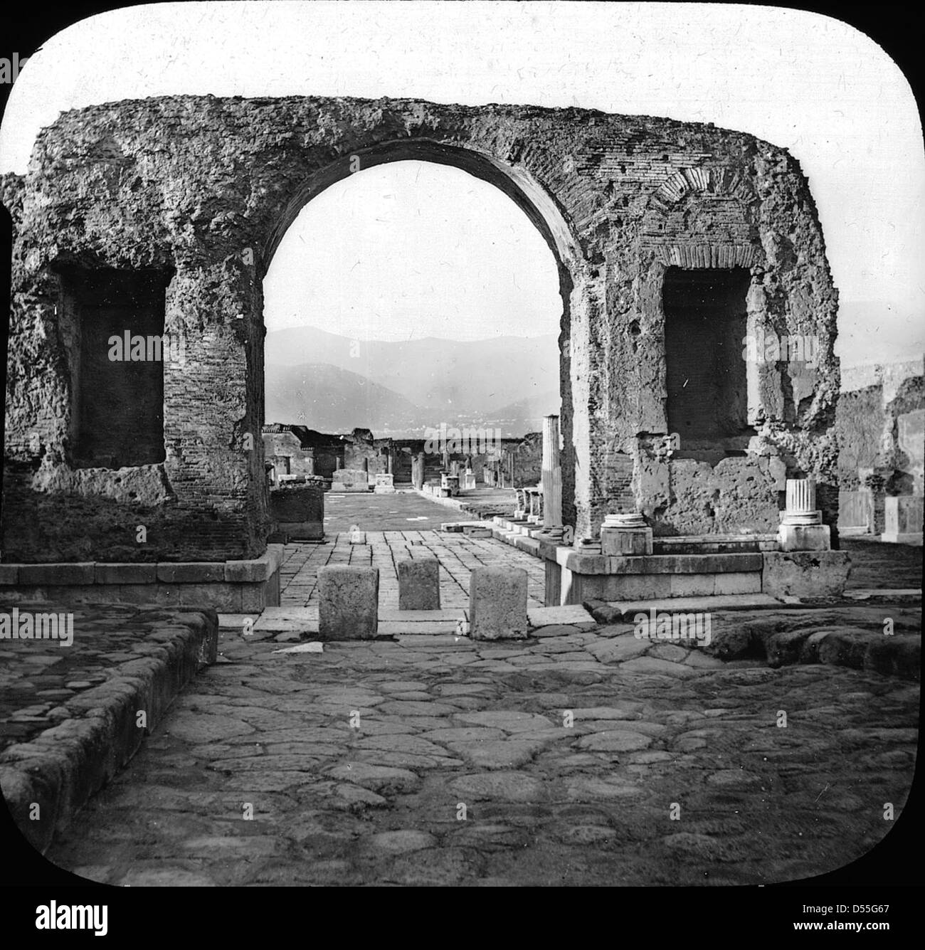 Triumphal arch pompeii hi-res stock photography and images - Alamy