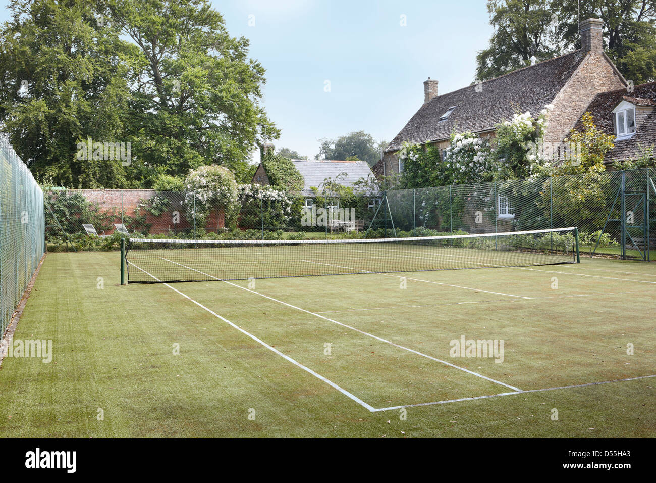 grand manor house tennis court Stock Photo