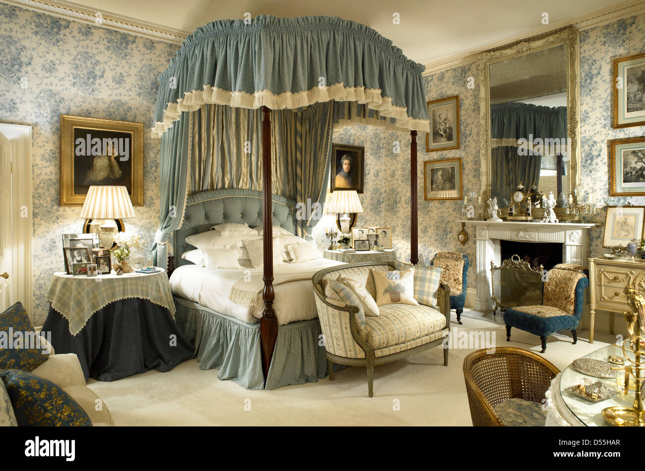 Grand manor bedroom set deals