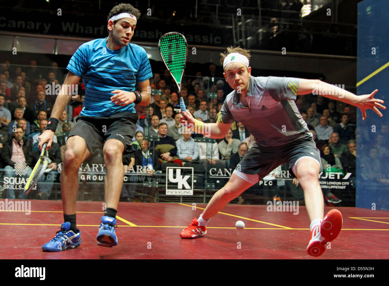 James Willstrop (England) v Mohamed El Shorbagy (Egypt) in semi-finals of the Canary Wharf Squash Classic 2013 Stock Photo