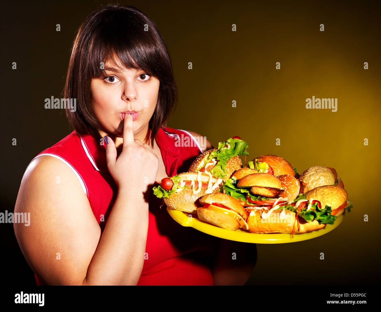 Толстушка с едой. Что можно есть полным людям. Переедание вредная привычка. Для похудения. Что можно есть полным людям.