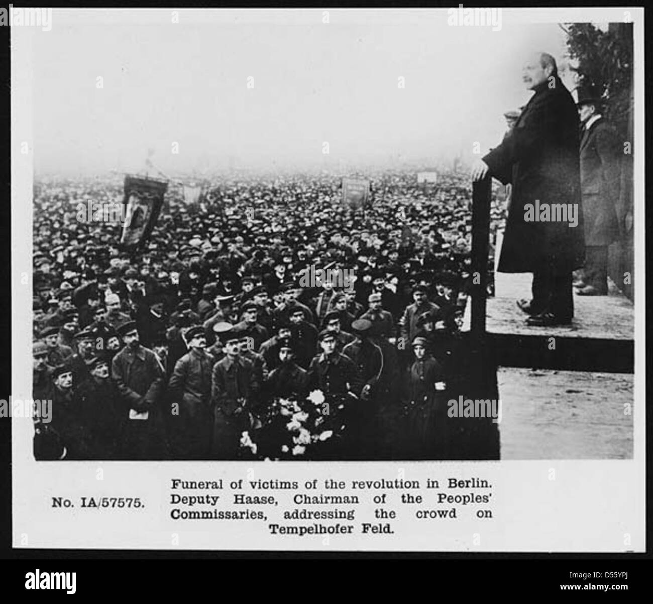 Deputy Haase, Chairman of the Peoples' Commissaries, addressing the crowd on Tempelhofer Feld Stock Photo