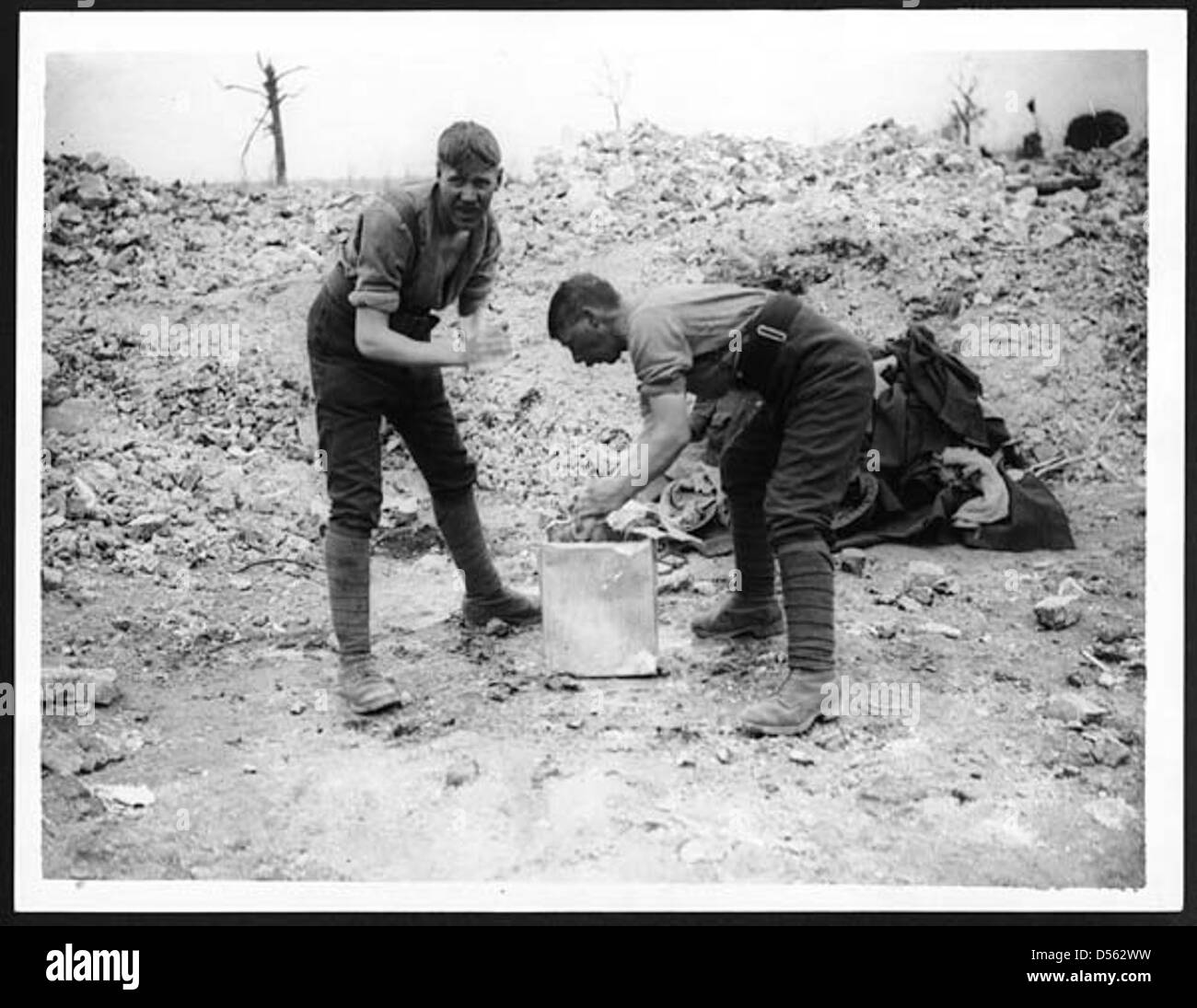 Tommies washing in a tin Stock Photo