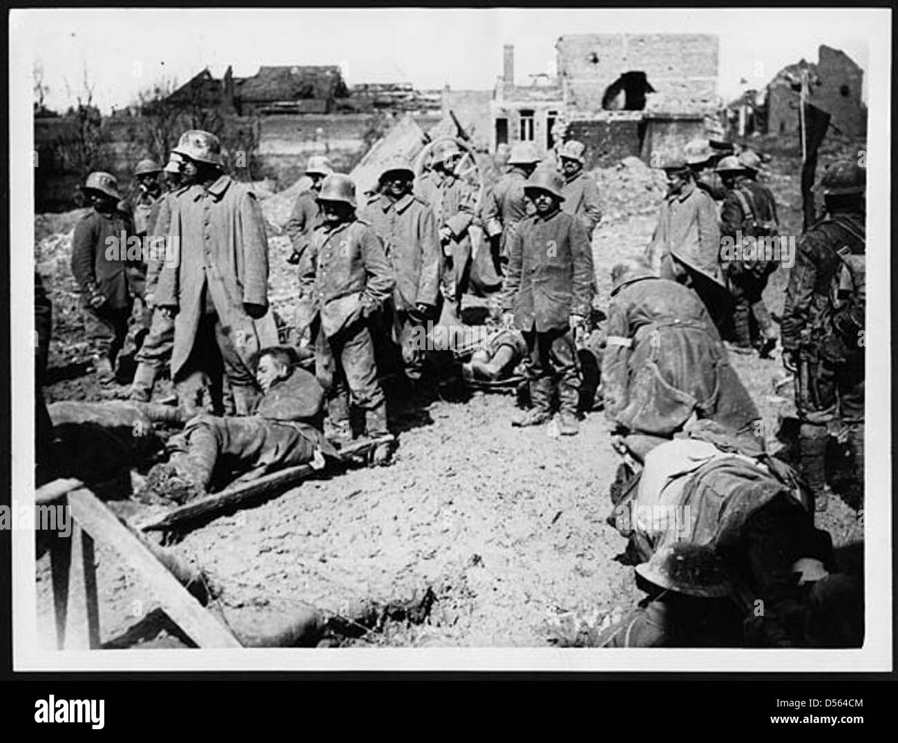 German stretcher bearers british Black and White Stock Photos & Images ...