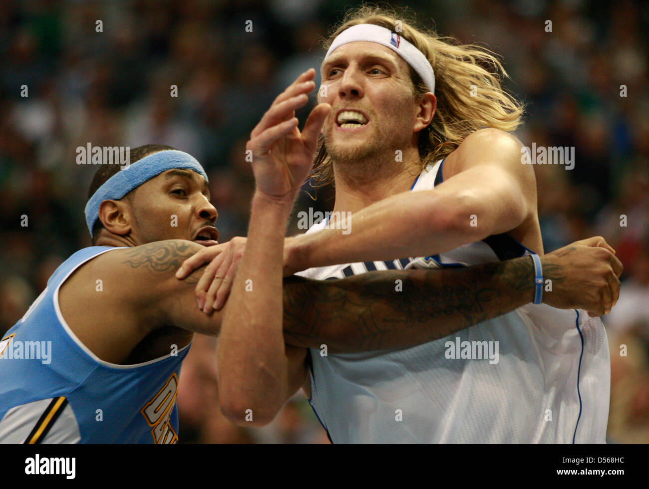 Carmelo anthony denver nuggets dunks hi-res stock photography and images -  Alamy