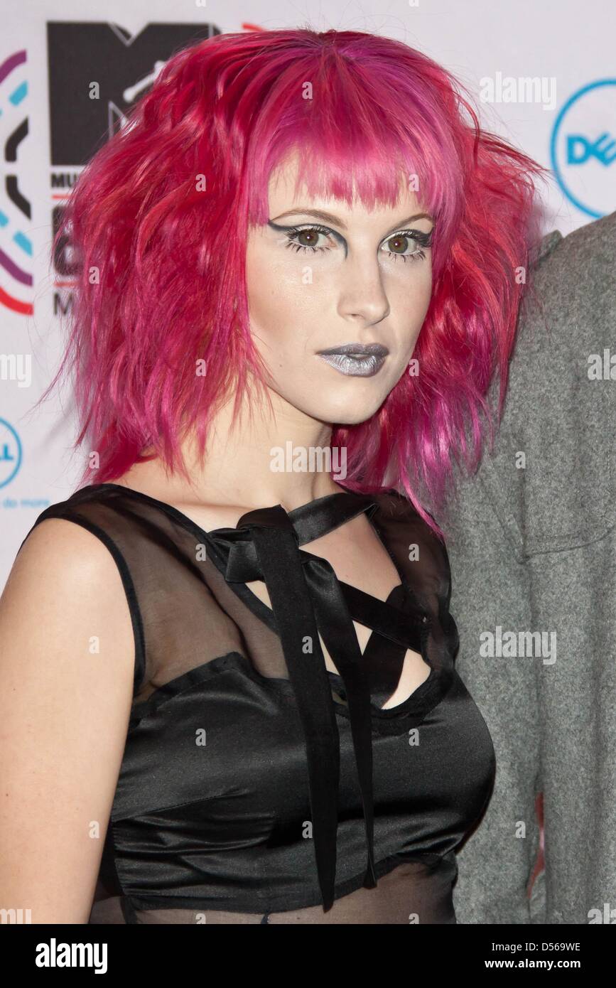 Music people television woman pink hair hi-res stock photography and images  - Alamy