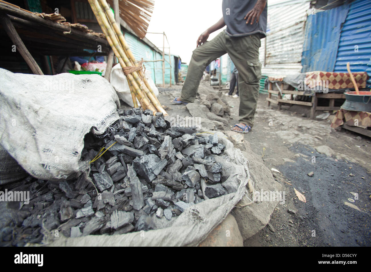 Charcoal pile hires stock photography and images Alamy