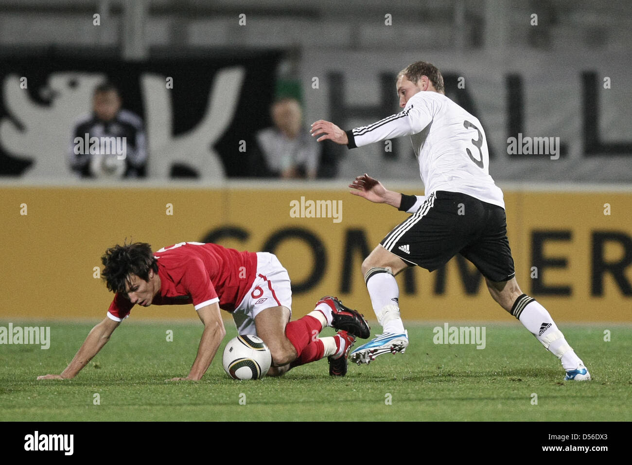 Germany's Konstantin Rausch (R) and England's Jack Cork vie for the ball during the U-21 international match Germany vs. England at the Brita-Arena in Wiesbaden, Germany, 16 November 2010. Photo: Fredrik von Erichsen Stock Photo