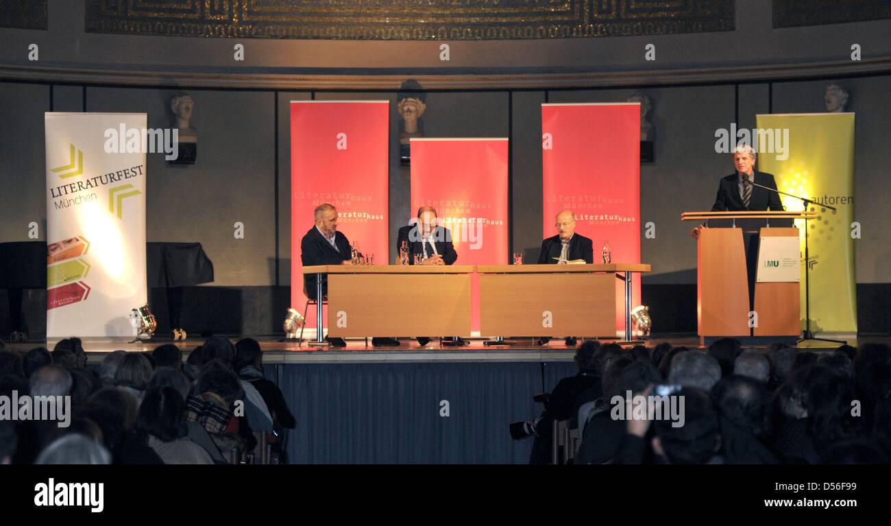 French screenplay writer and author Jean-Claude Carriere (L-R), Italian author and theorist Umberto Eco and German director Volker Schloendorff take part in a discussion under the motto 'Double bottom' at Ludwig-Maximilians University in Munich, Germany, 19 November 2010. Photo: Felix Hoerhager Stock Photo