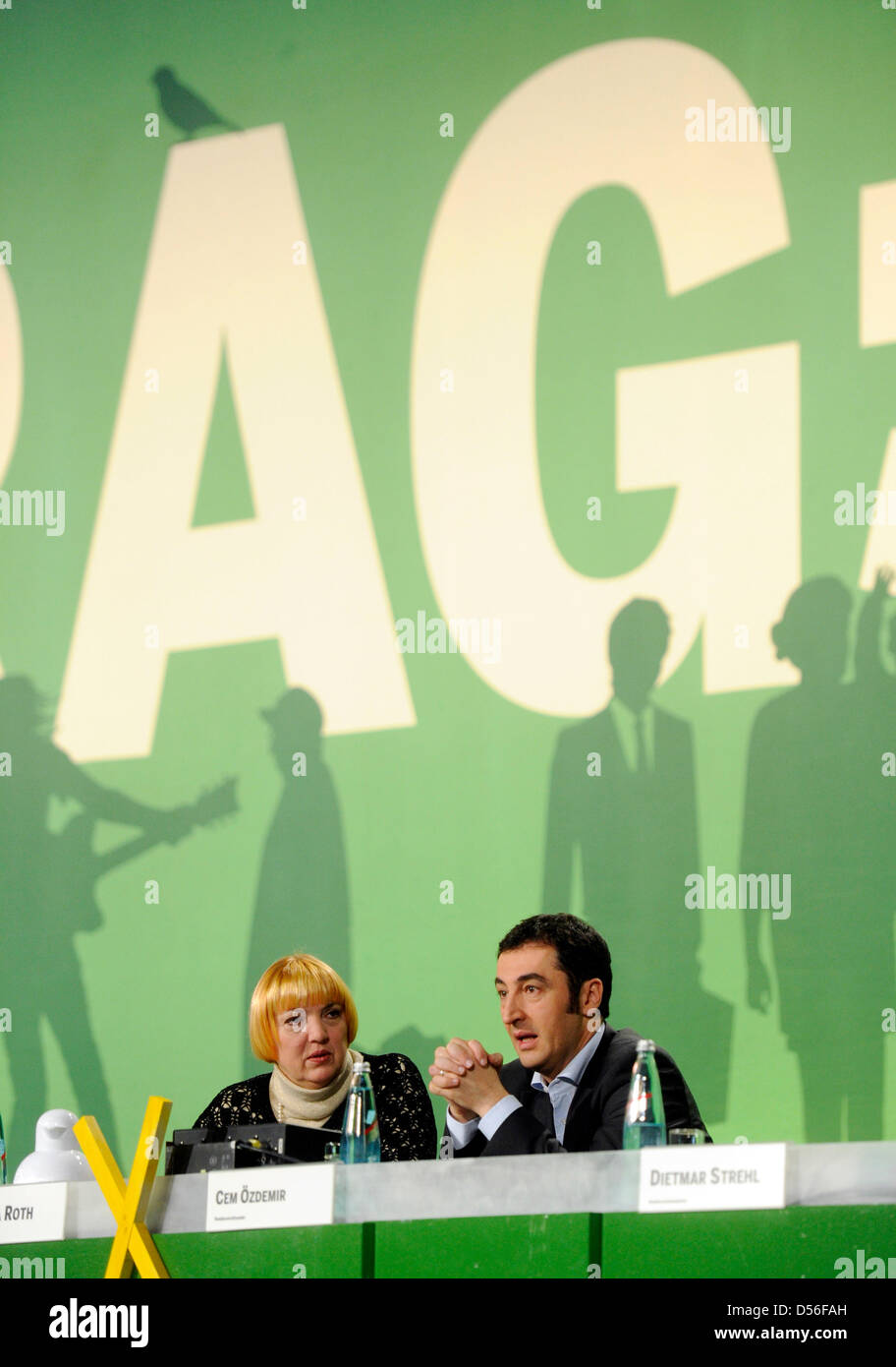 national-chairman-cem-oezdemir-and-national-chairwoman-claudia-roth-of