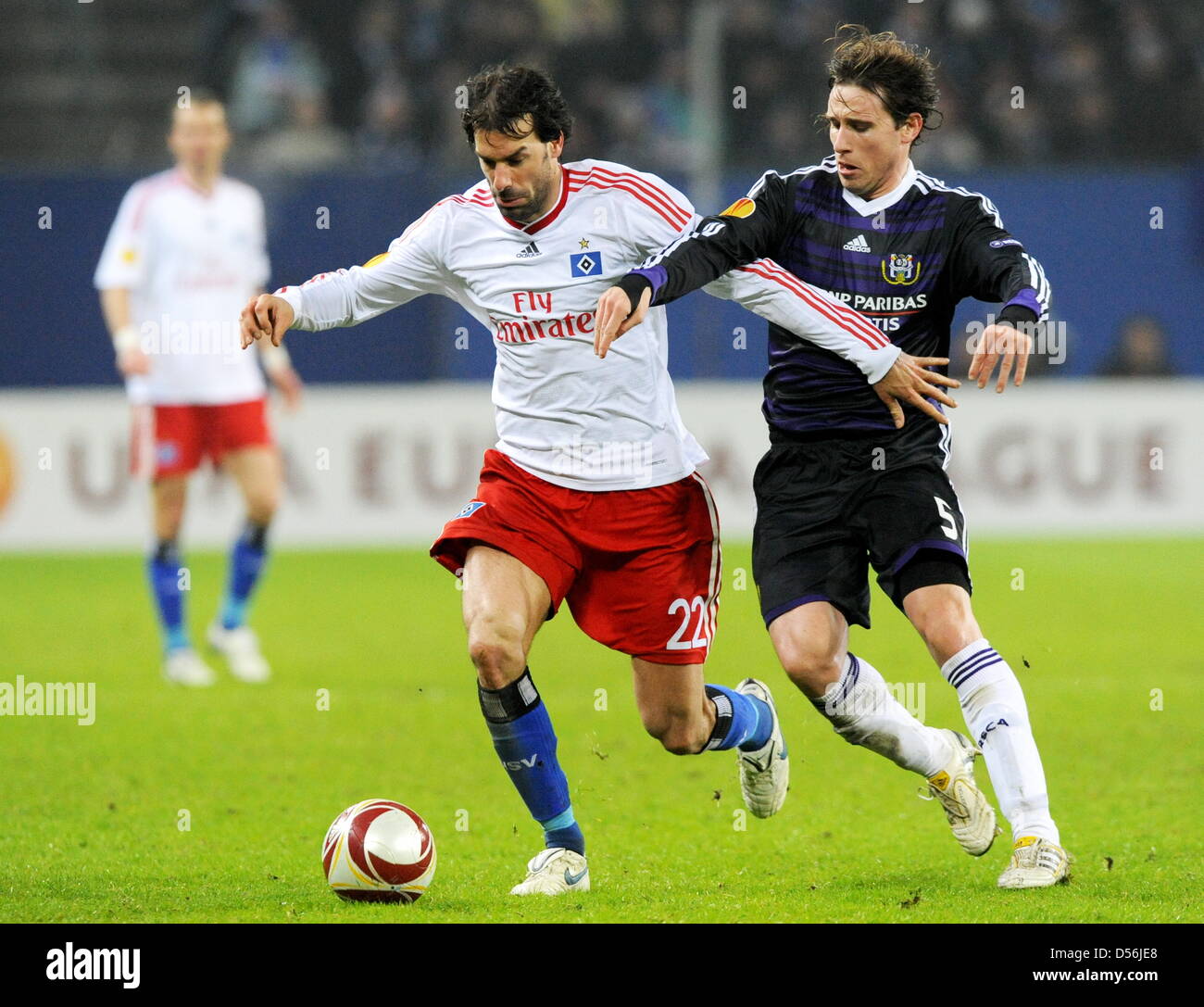 Hamburg S Ruud Van Nistelrooy L And Anderlecht S Lucas Biglia Vie For The Ball During The Soccer Euro League Round Of Last Sixteen First Leg Match Hamburger Sv Vs Rsc Anderlecht At Hsh Nordbankarena