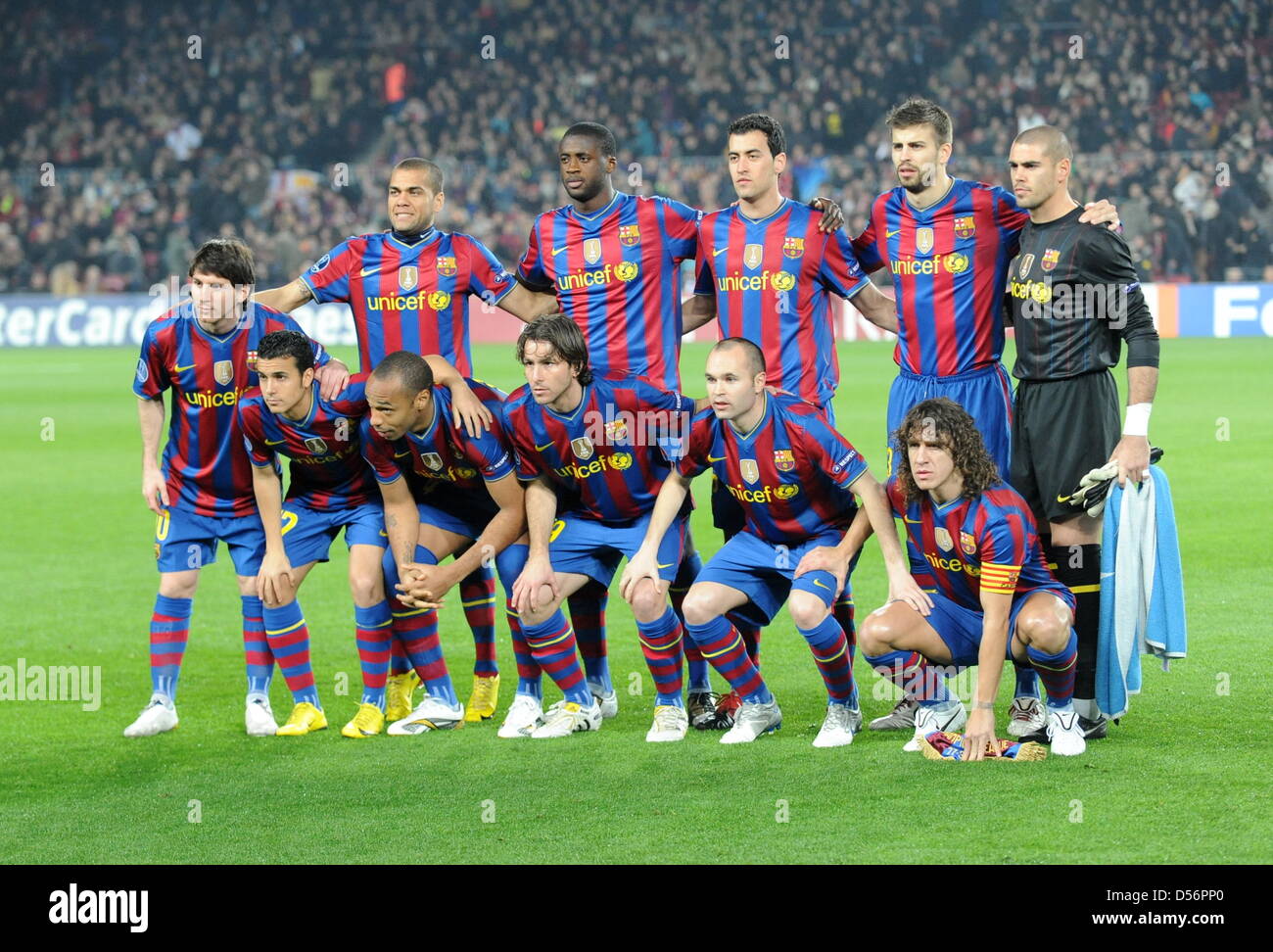 Barcelona's starting line-up before UEFA Champions League round of 16 match FC Barcelona vs VfB Stuttgart at Camp Nou stadium of Barcelona, Spain, 17 March 2010. (top row L-R) Dani Alves, Yaya Toure, Sergi Busquets, Gerard Pique und Torwart Victor Valdes. (Bottom row L-r) Lionel Messi, Pedro, Thierry Henry, Maxwell, Andres Iniesta and Puyol. Barcelona thrashed Stuttgart 4-0 in the  Stock Photo