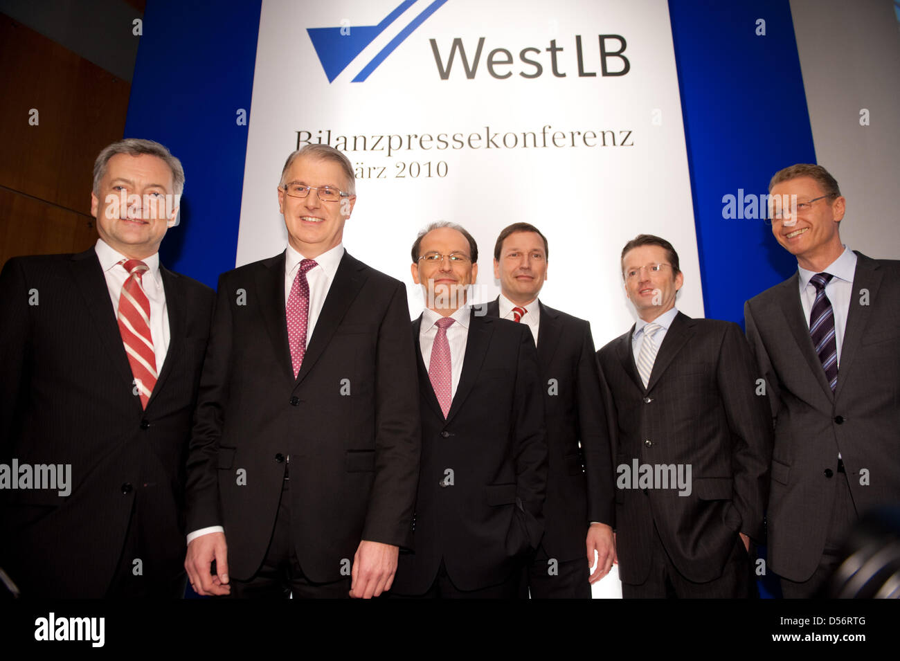 Members of the board Hubert Beckmann (L-R), CEO Dietrich Voigtlaender, Thomas Gross, Werner Taiber, Klemens Breuer and Hans-Juergen Niehaus of WestLB pictured at a balance press conference in Duesseldorf, Germany, 23 March 2010. Germany's third largest regional state bank made a huge loss in 2009 and is about to be split. Photo: BERND THISSEN Stock Photo