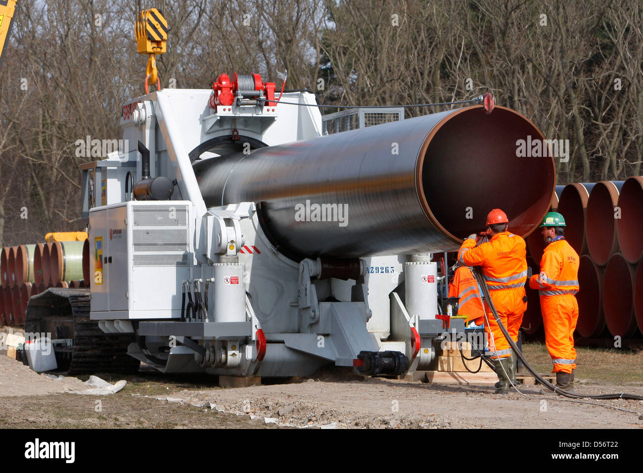 A pipe for the future 'Opal' natural gas pipeline is shaped by staff members of the Italian company Ghizzoni near Eberswalde, Germany, 24 March 2010. The construction of the 'Opal' pipeline (Ostsee-Pipeline-Anbindungs-Leitung, Baltic Sea-Pipeline-Connection-Line) started near Prenzlau and will be finished in fall 2011 by more than 1000 construction workers. The construction is Germ Stock Photo