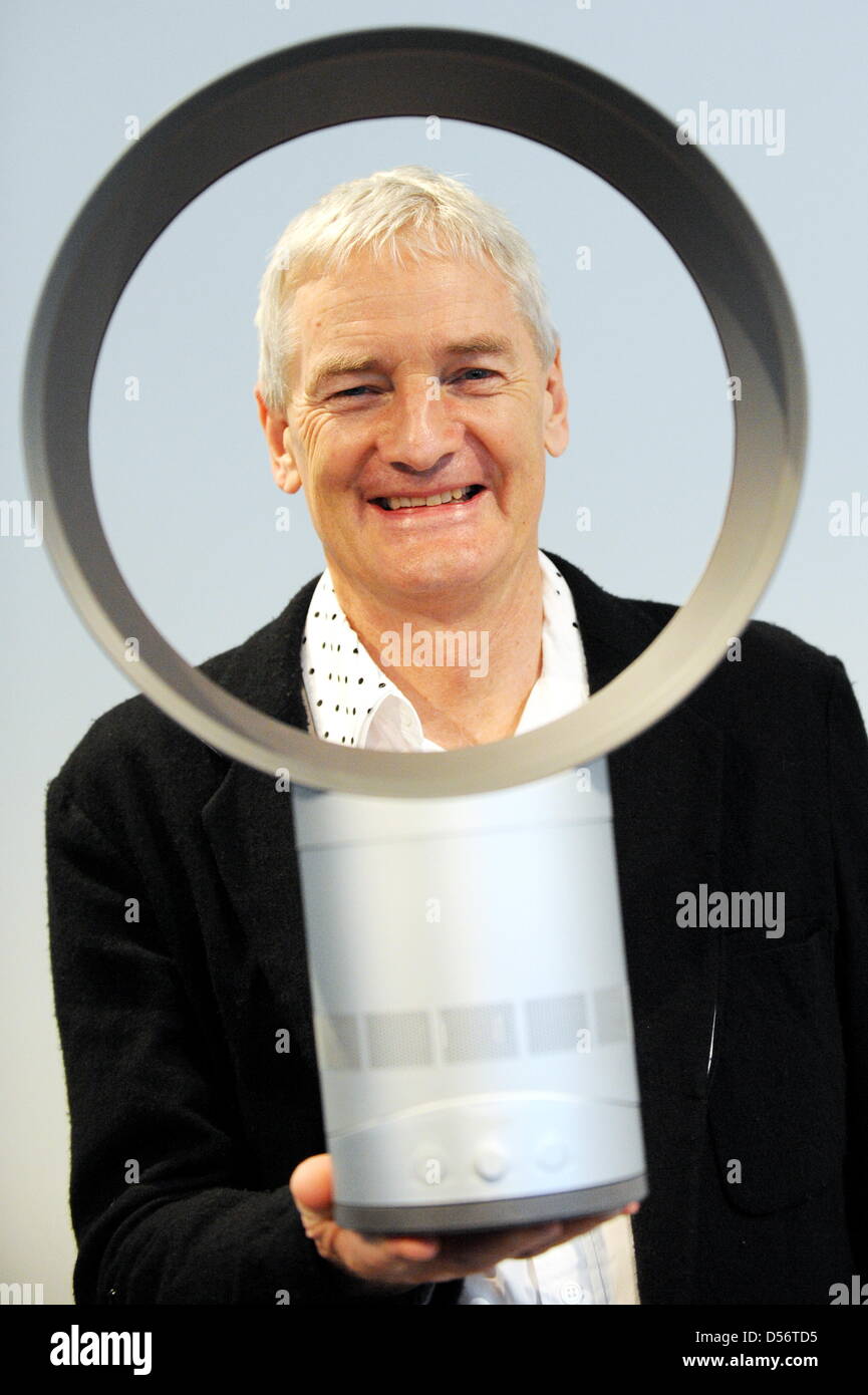 British designer and engineer James Dyson peeks through a fan without  blades in Hamburg, Germany, 25 March 2010. After the bag-free vacuum  cleaner, British household goods company Dyson presents its löatest  invention,