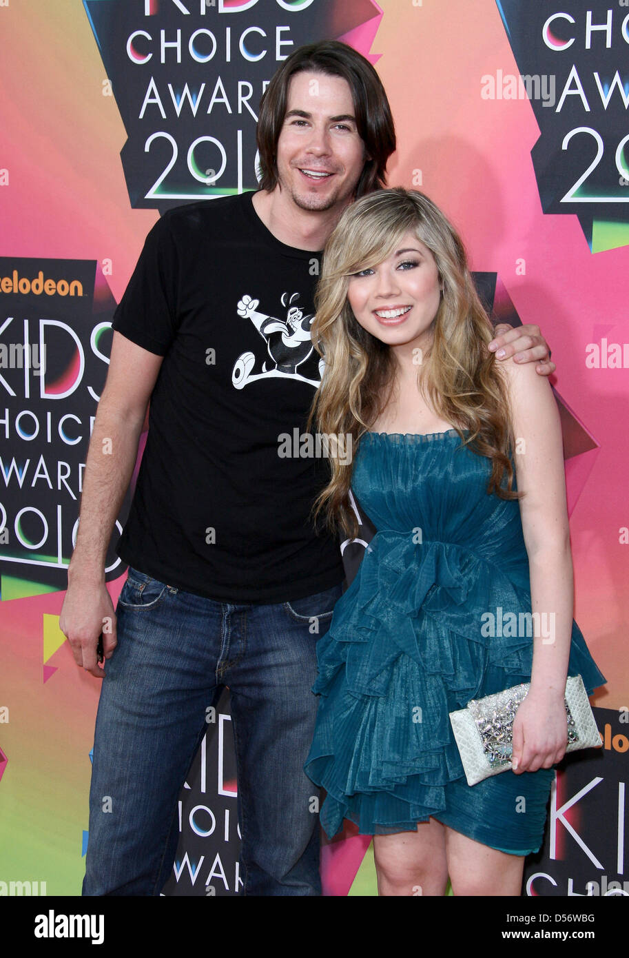 US actors Jennette McCurdy and Jerry Trainor arrive at Nickelodeon's 23rd Annual Kids' Choice Awards held at UCLA's Pauley Pavilion in Los Angeles, USA, 27 March 2010. Kids' top choices in television, movies, music and sports were revealed via winners' boxes that contained everything from a live animal, to a human hand, inflatable man and of course slime. Photo: Hubert Boesl Stock Photo