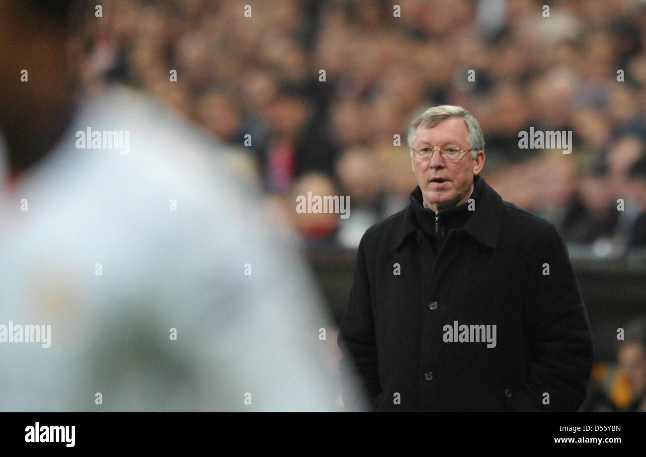 United's manager Sir Alex Ferguson during the first leg of UEFA Champions League quarter-finals match FC Bayern Munich vs Manchester United at Allianz Arena stadium of Munich, Germany, 30 March 2010. German Bundesliga record champion Bayern Munich defeated English Premier League side Manchester United with 2-1. Photo: Peter Kneffel Stock Photo