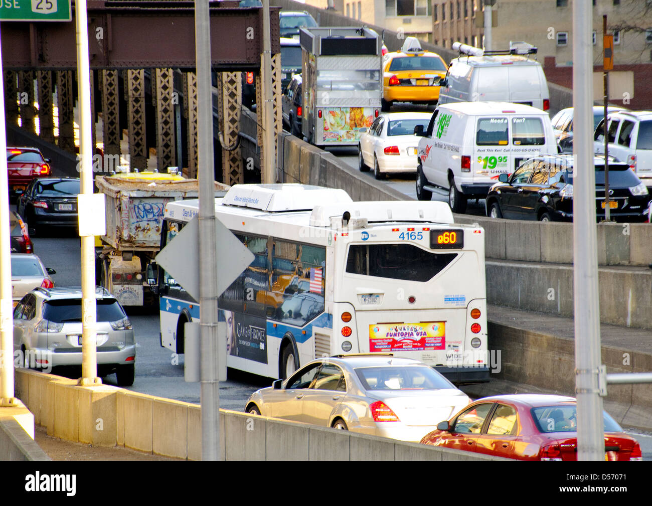 MTA Q60 public transportation bus entering Queensboro 59th Street Bridge Stock Photo