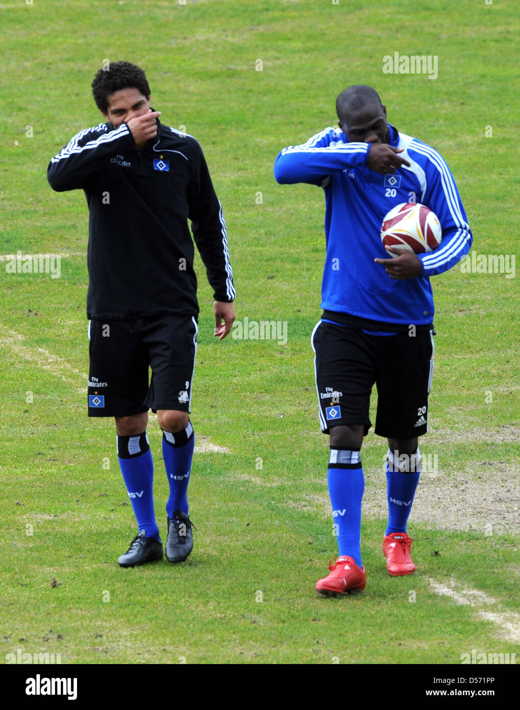 Hamburg's José Paolo Guerrero (L) and Guy Demel leave a training session of German Bundesliga soccer club SV Hamburg in Hamburg, Germany, 06 April 2010. After the goalless draw in the Bundesliga match against Hanover 96 on 04 April 2010, Guerrero threw a drinking bottle in a fan's face who had provoked him before. Guerrero could be suspended by the German Football Association DFB.  Stock Photo