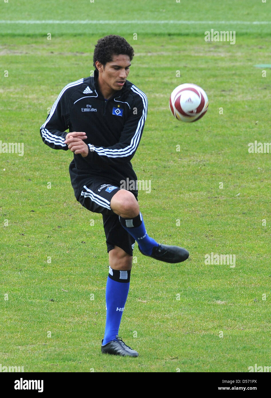 Hamburg's José Paolo Guerrero pictured during a training session of German Bundesliga soccer club SV Hamburg in Hamburg, Germany, 06 April 2010. After the goalless draw in the Bundesliga match against Hanover 96 on 04 April 2010, Guerrero threw a drinking bottle in a fan's face who had provoked him before. Guerrero could be suspended by the German Football Association DFB. Photo: M Stock Photo