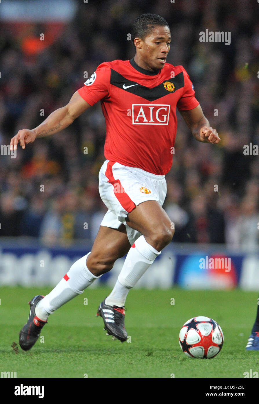 United's Antonio Valencia controls the ball during UEFA Champions League quarter-final match Manchester United vs Bayern Munich at Old Trafford stadium in Manchester, Great Britain, 07 April 2010. Manchester United won the second leg 3-2, yet Munich moves up to semi-final winning 4-4 on aggregate and away goals. Photo: ANDREAS GEBERT Stock Photo
