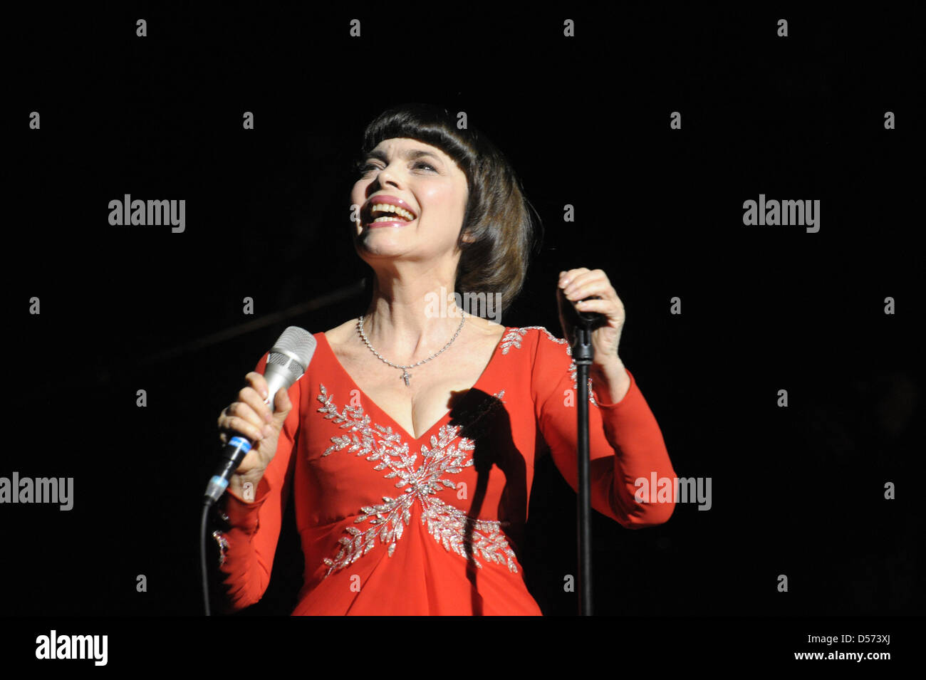 French chansonn singer Mireille Mathieu gives a concert in Halle Saale, Germany, 14 April 2010. Mathieu presents her greatest hits and songs of her German record 'Nah bei Dir' ('Close to you') in 22 concerts in Germany, Denmark and Austria. Photo: Peter Endig Stock Photo