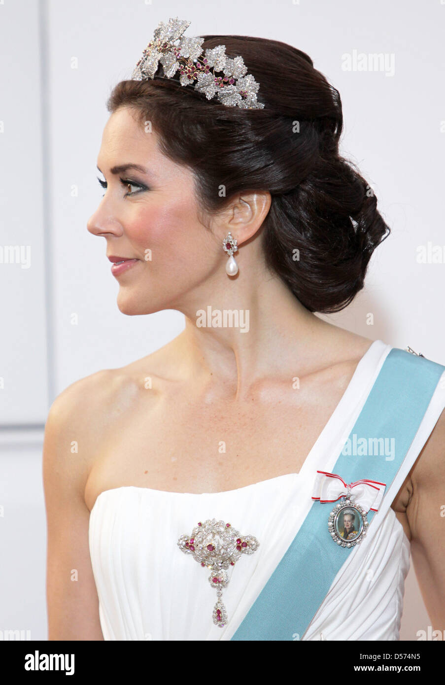 danish-crown-princess-mary-attends-a-special-gala-show-at-the-royal-D574N5.jpg