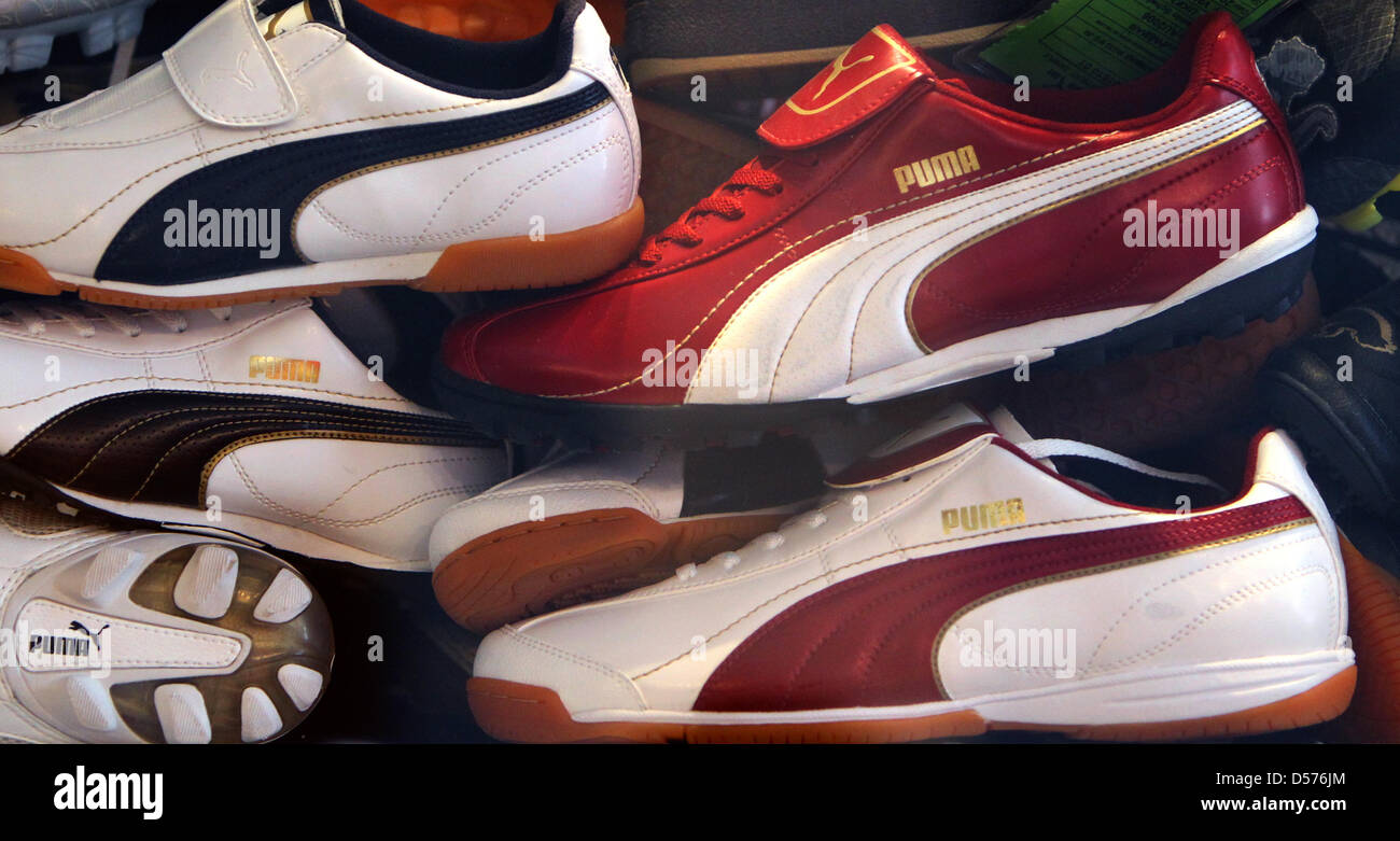 Puma shoes pictured at the company's general meeting in Herzogenaurach,  Germany, 20 April 2010. Puma is the world's third biggest sports goods  producer. Photo: DANIEL KARMANN Stock Photo - Alamy